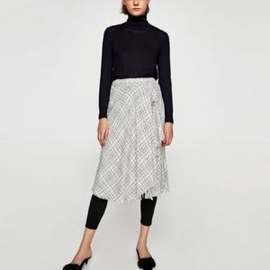 ZARA Tweed Wrap Midi Skirt with Black Leggings SZ Small in White and Black